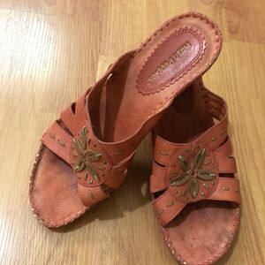 Hush puppies leather sandals coral pink color size 7-8